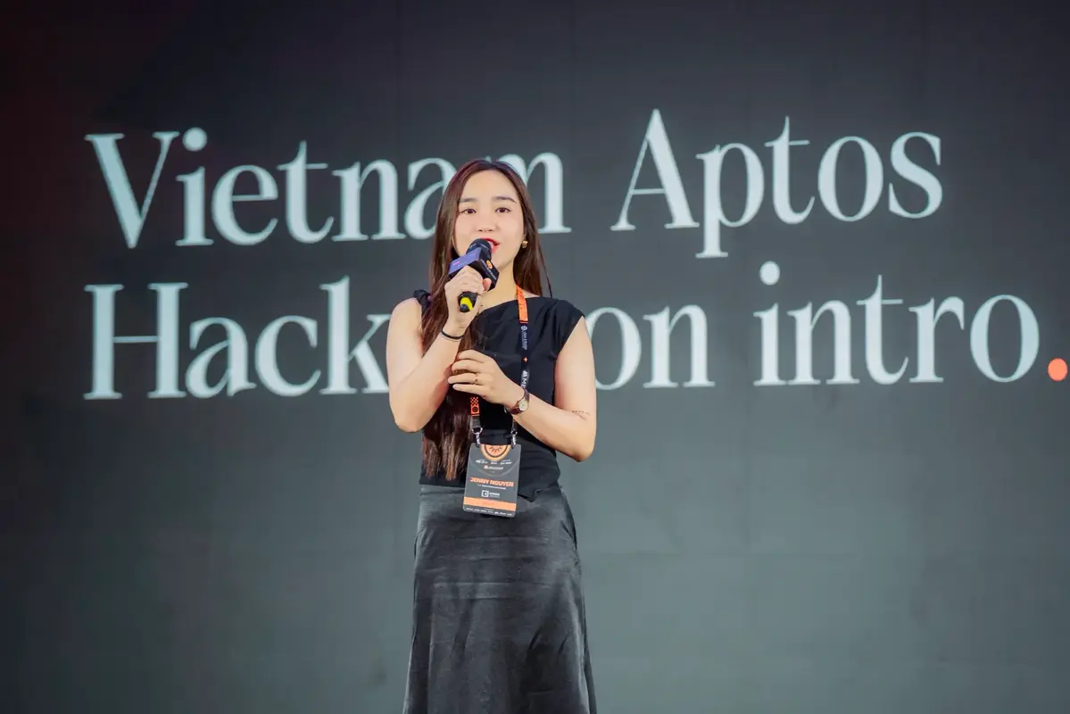 Jenny Nguyễn phát biểu với aptos.webp