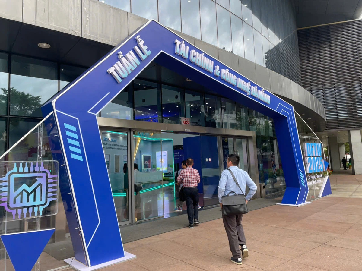 Cổng chinh sự kiện.jpg