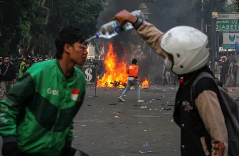 Biểu tình tại indonesia.jpg