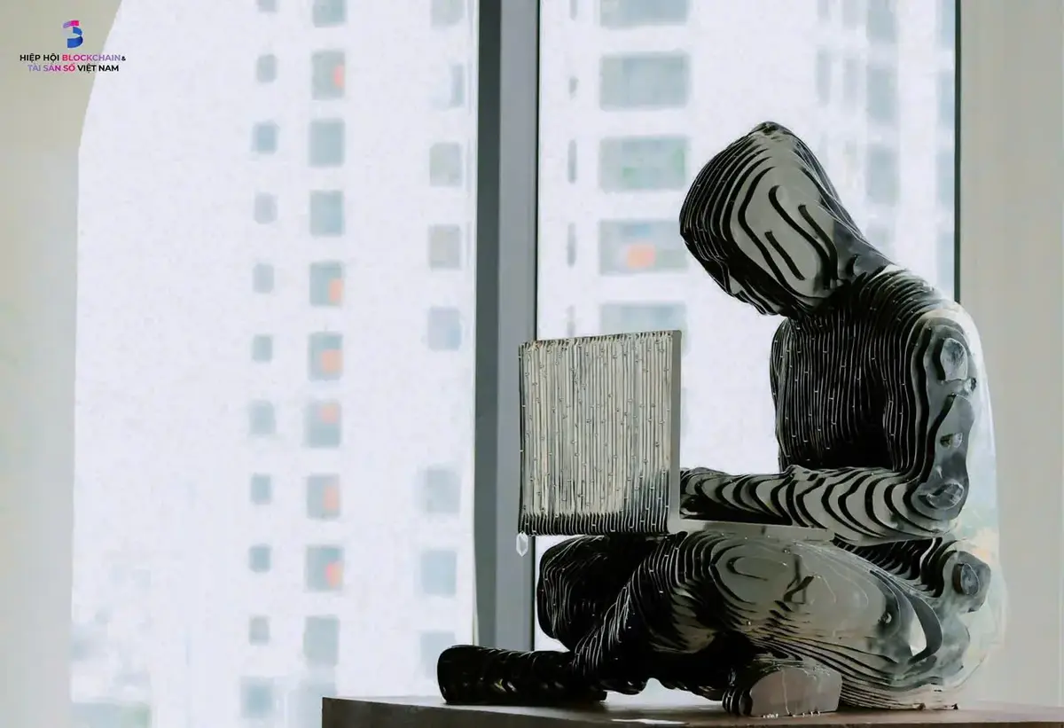 Tượng Satoshi tại Blockchain Gallery tại Việt Nam.webp