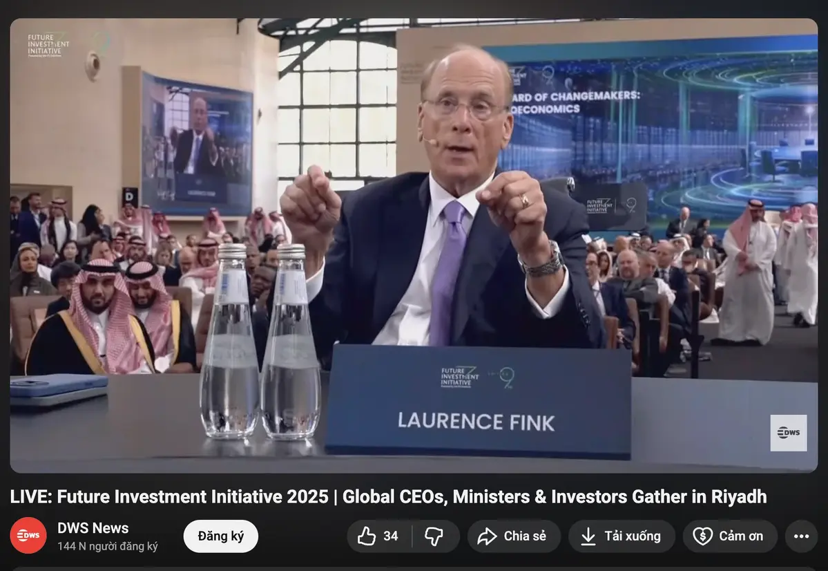 CEO BlackRock Larry Fink tại sự kiện Future Investment Initiative ở Riyadh. Nguồn _DWS NEWS YouTube..webp