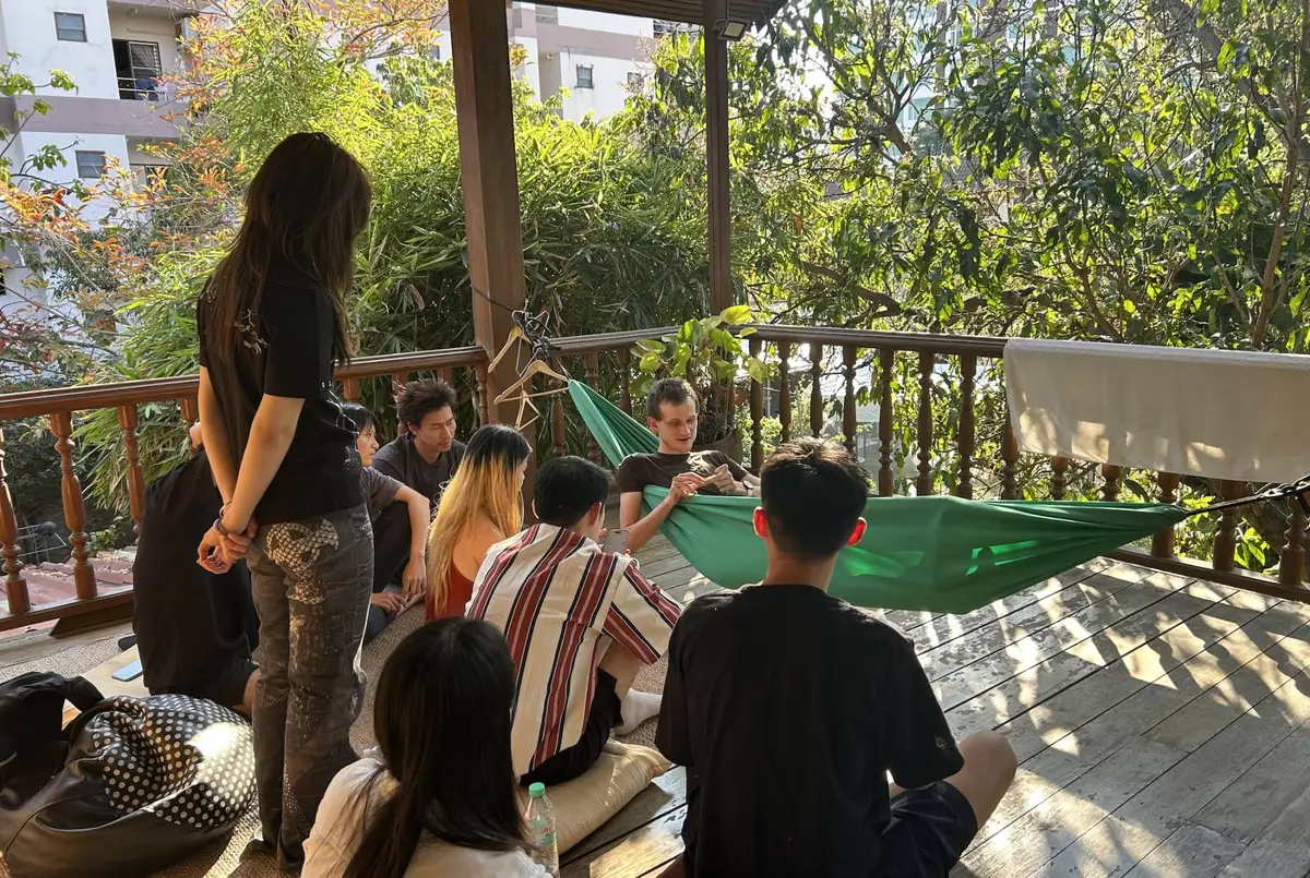 Vitalik tại cộng đồng 706 ở Chiang Mai.jpg