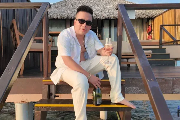 Khoa Pug khoe kiếm 2 tỷ:ngày.jpg