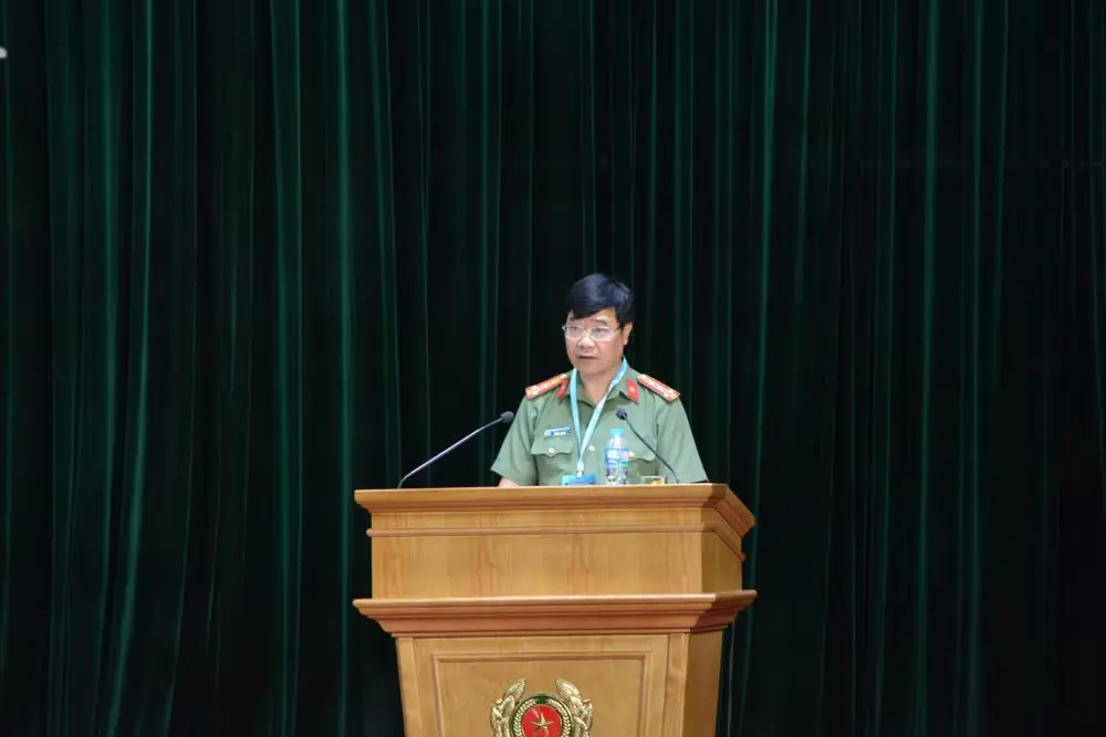 dai-ta-tien-si-nguyen-hong-quan-pho-cuc-truong-cuc-an-ninh-mang-va-phong-chong-toi-pham-su-dung-cong-nghe-cao-a05-bo-cong-an-phat-bieu-khai-mac-cuoc-thi.avif