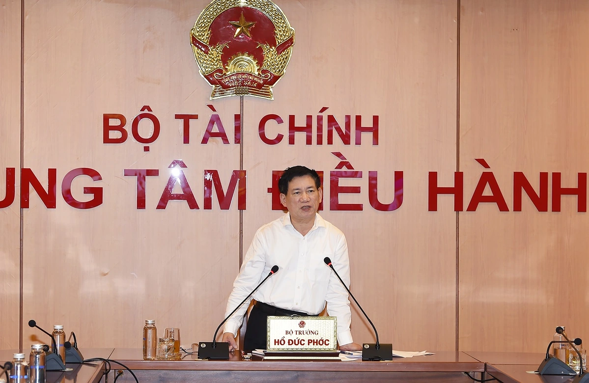 tai-chinh-101021.jpg