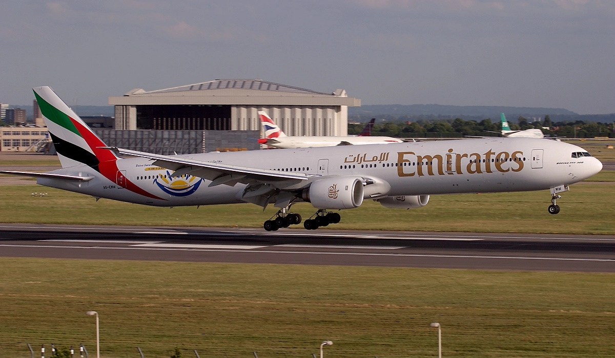 Boeing_777-31H,_Emirates_AN0369470.jpg