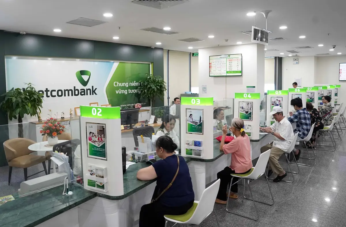 nguoi-dan-nhan-luong-huu-tai-ngan-hang-vietcombank-lang-ha-ha-noianh-ngoc-thang-19-17468857327691287459510.webp