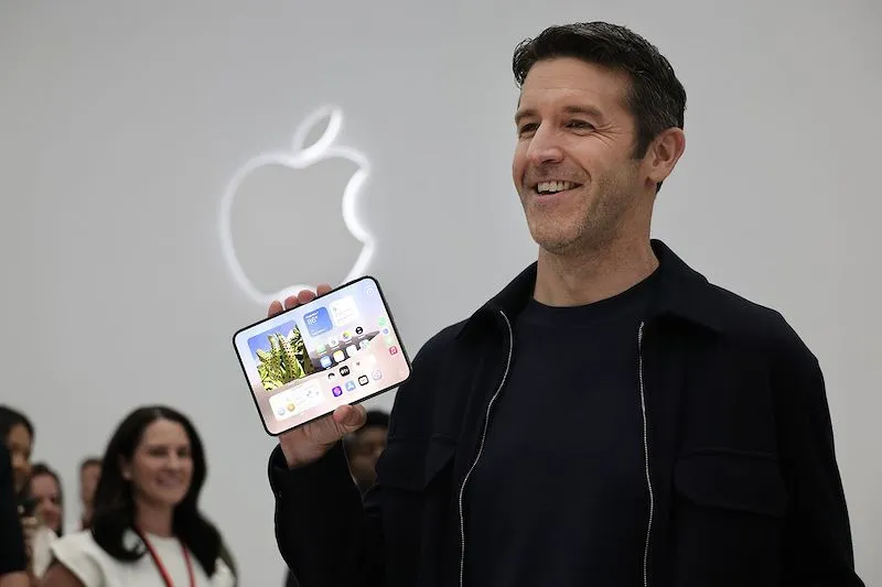ceo-iphone639246379324018235.jpg