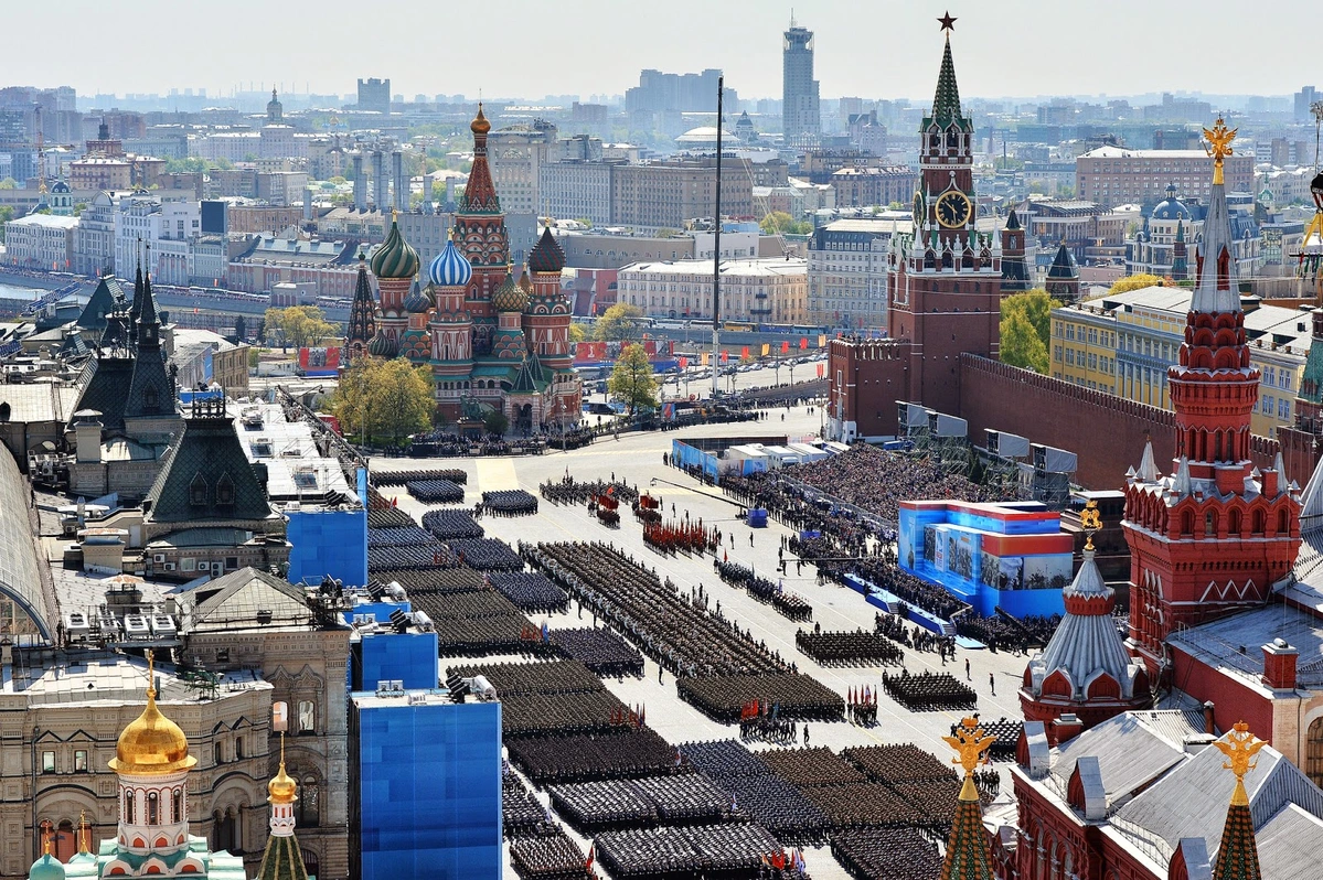 Red-Square-Victory-Parade.jpg