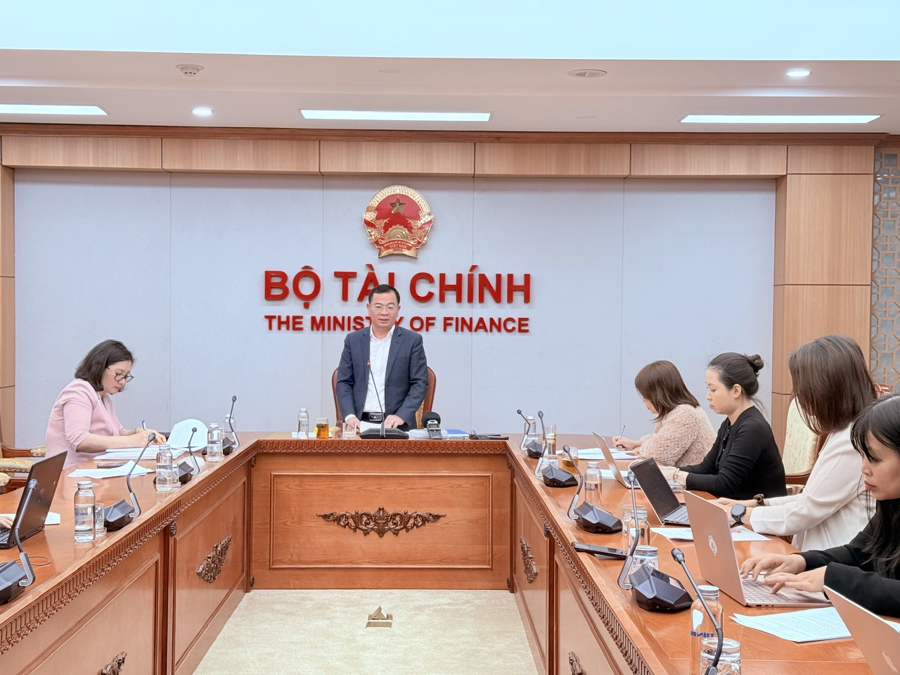 Bộ-tài-chính-thảo-luận-về-đề-xuất