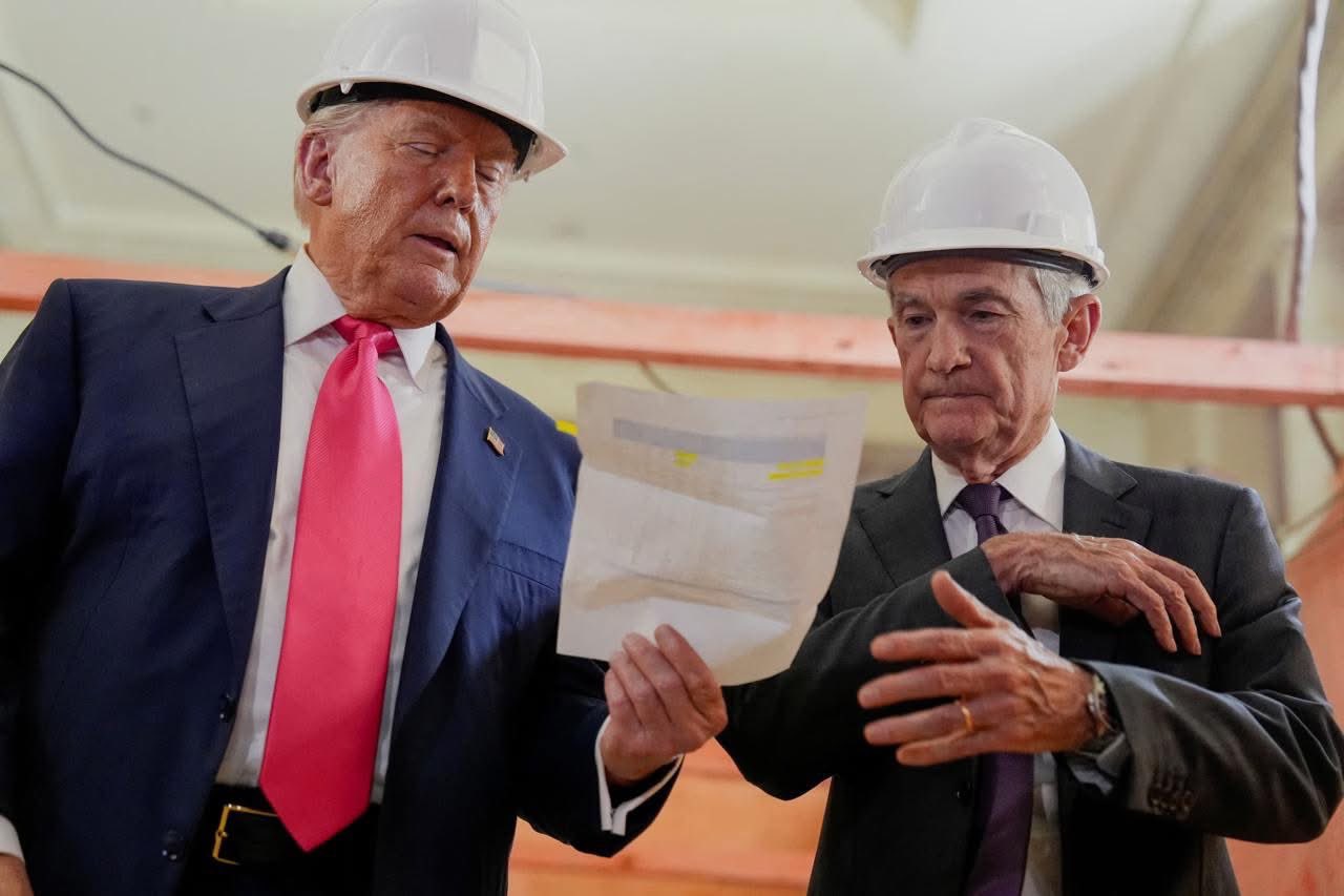 Tổng-thống-Donald-Trump-và-chủ-tịch-Powell