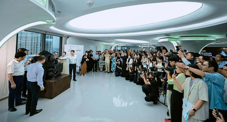 Sự kiện Blockchain Gallery và Tượng Satoshi Nakamoto