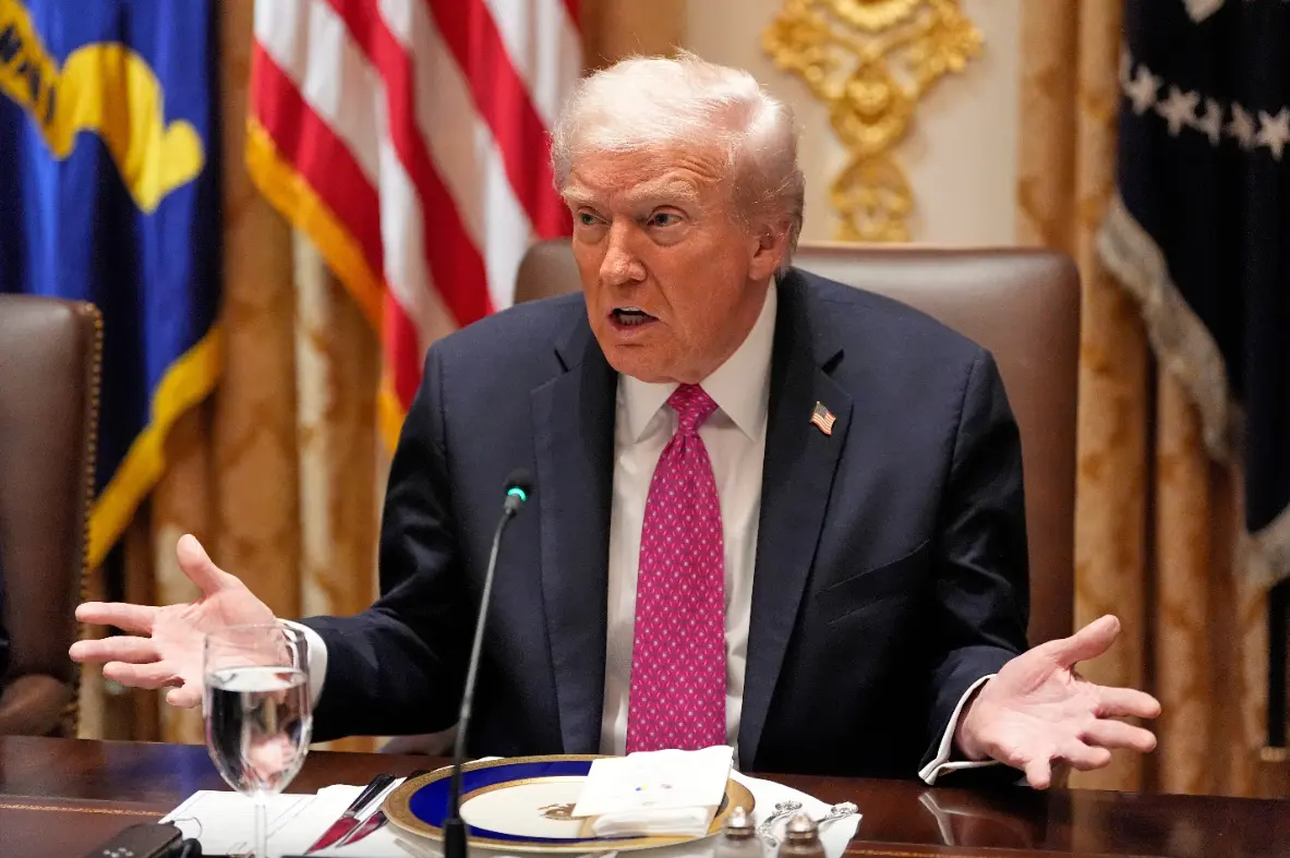 Donald-Trump-ngày-18-tháng-10