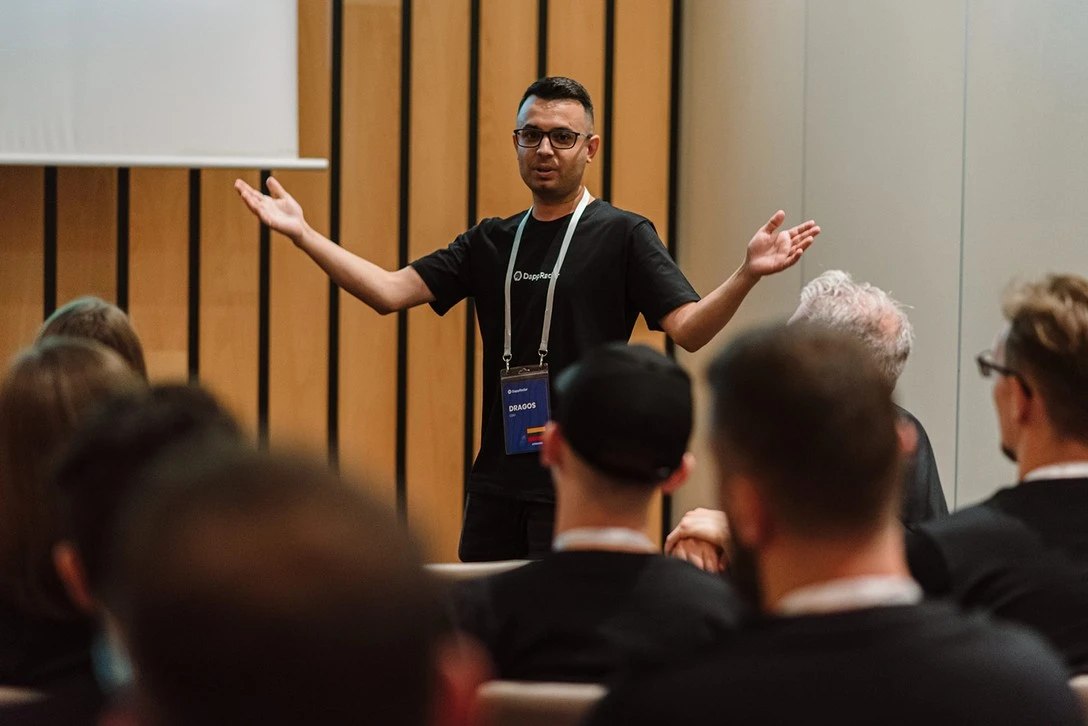 Dapp-Radar-bat-ngo-thong-bao-dung-hoat-dong-sau-7-nam