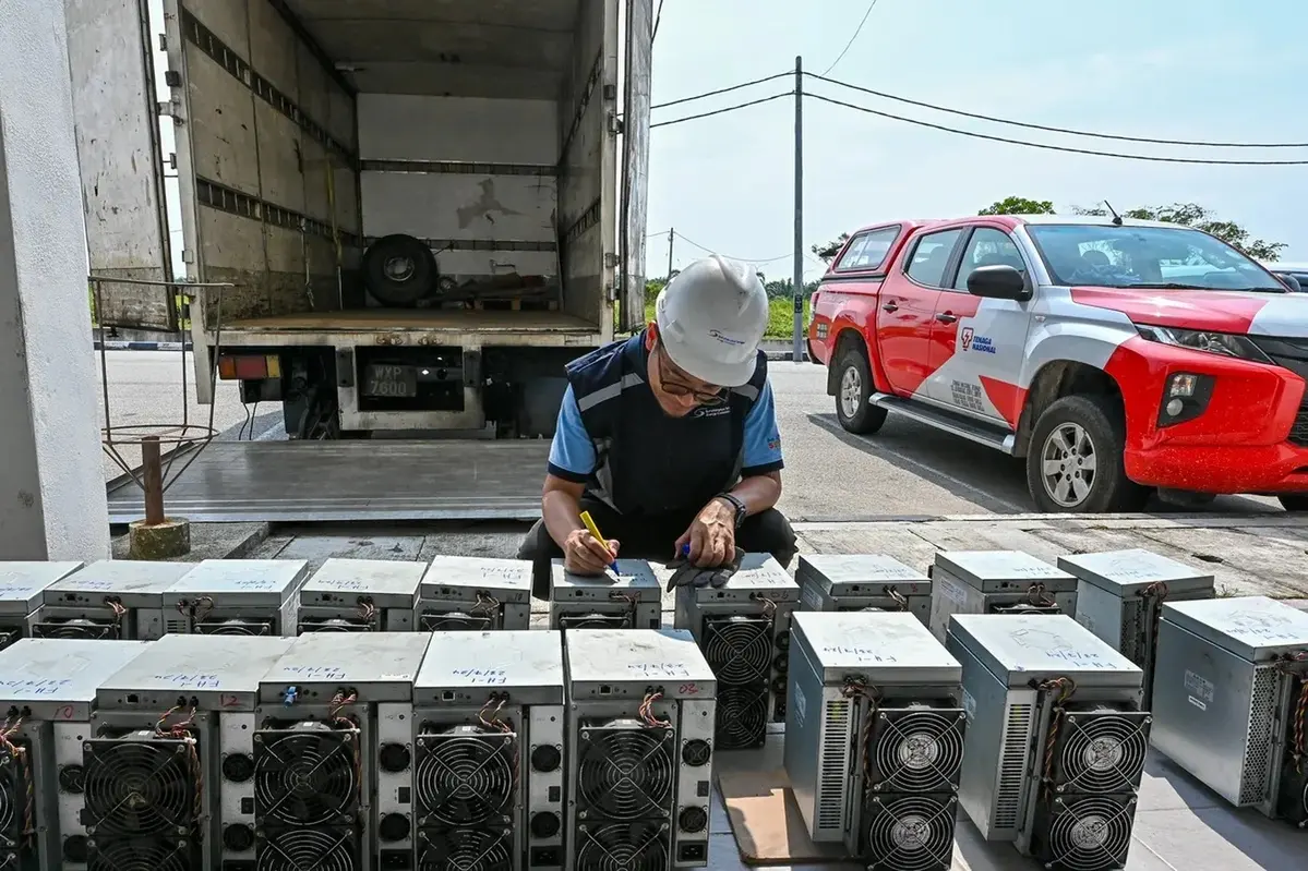 Malaysia đối mặt thiệt hại 1,1 tỷ USD vì nạn đào Bitcoin trộm điện