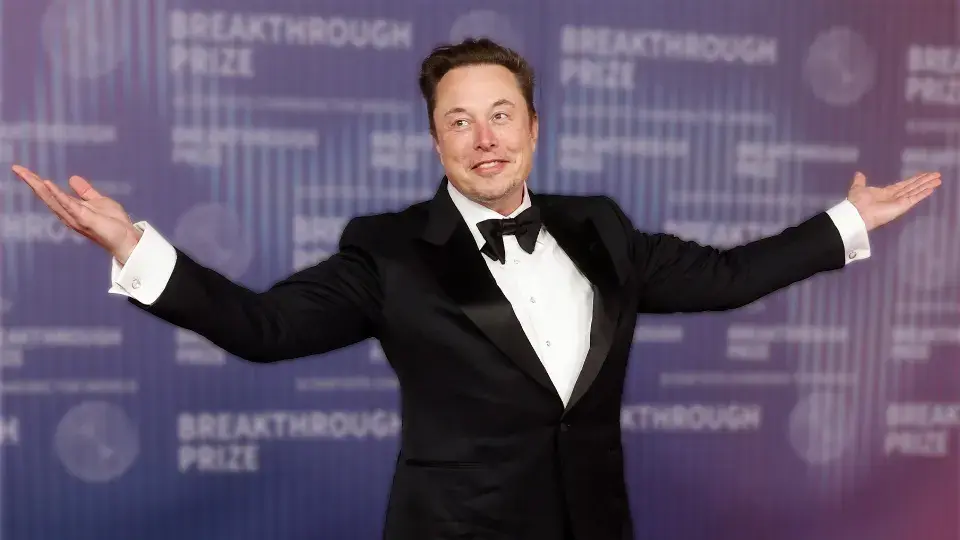 Chưa từn có: Elon Musk tiếp tục lập kỷ lục tài sản vượt 600 tỷ USD