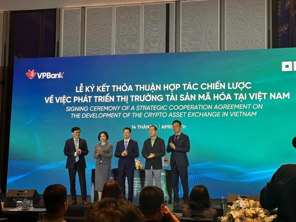 OKX-và-CAEX-trong-lễ-ký-kết-mới-nhất