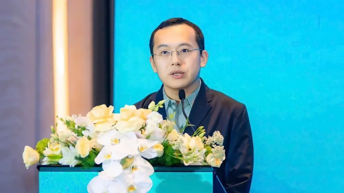 CEO-OKX-và-quyết-định-chọn-CAEX