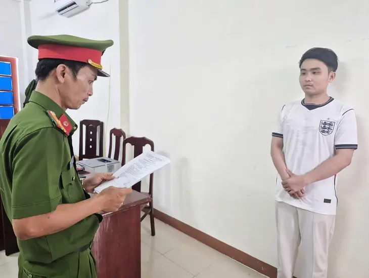 anh-chup-doi-tuong-tran-ba-truong-tai-co-quan-cong-an-thanh-pho-da-nang-blockhay