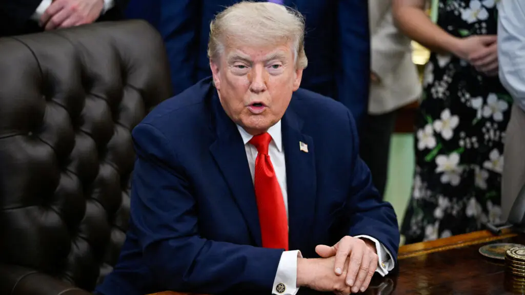 Tổng-thống-donald-trump-và-quyết-định-hòa-bình