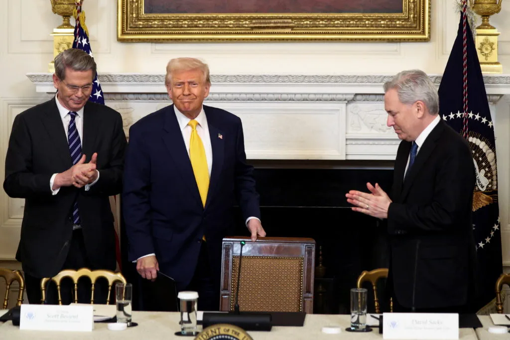 Donald-Trum-và-câu-chuyện-với-tiền-điện-tử
