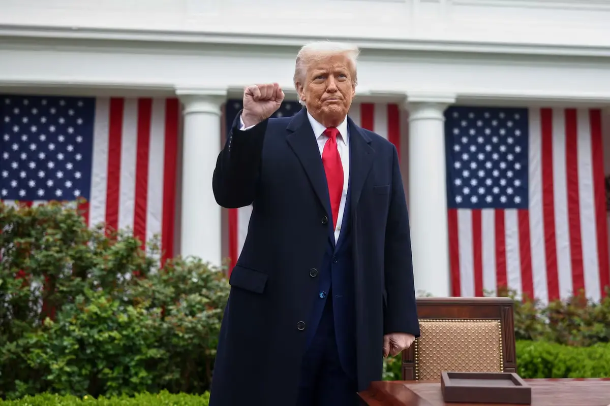 Donald-Trump-và-đạo-luật-clarity