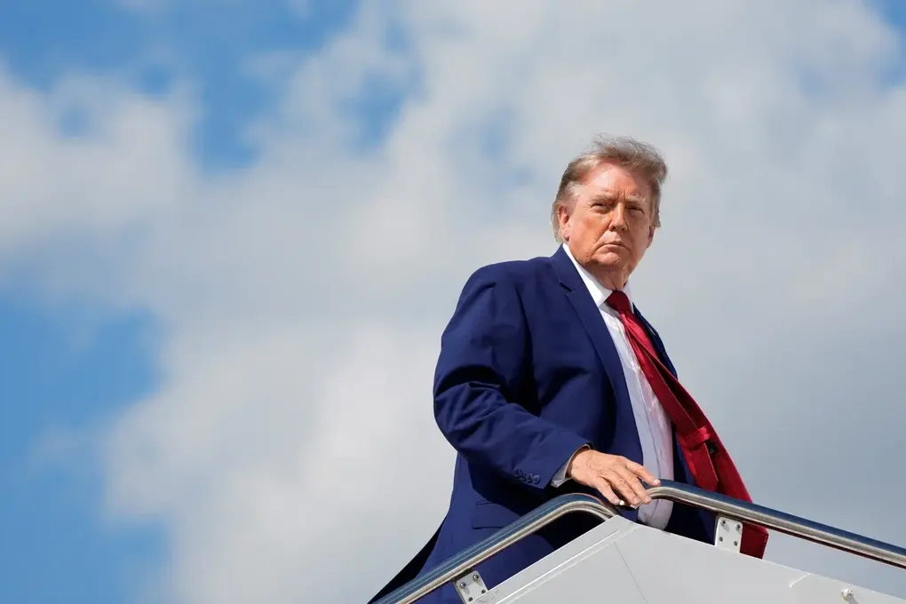 Trump-và-sự-thoái-trào-của-tiền-điện-tử