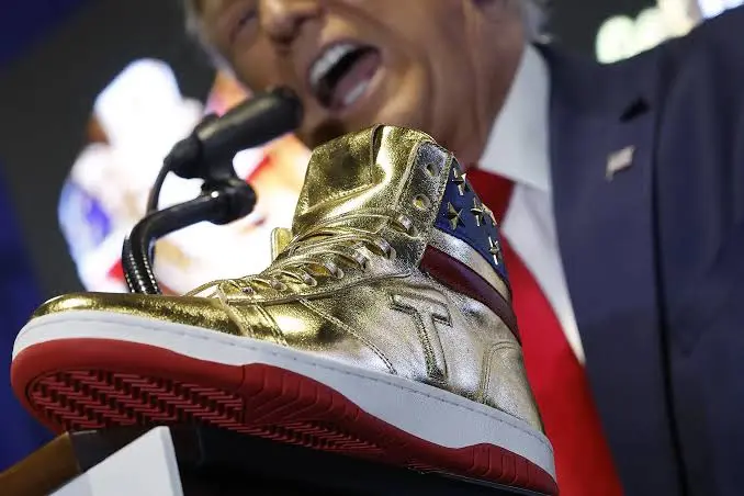 memecoin-trump-và-màn-phát-giày-bất-ngờ